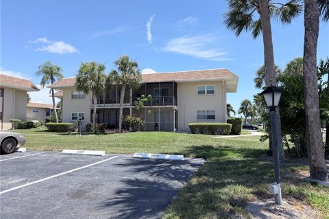 Condominio en venta en Bradenton, Florida, 1 dormitorio, 69.21 m2 № 2200863 - foto 10