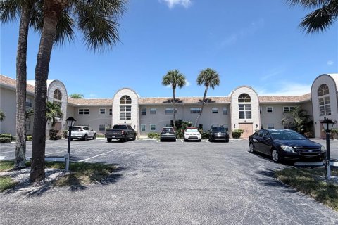 Condominio en venta en Bradenton, Florida, 1 dormitorio, 69.21 m2 № 2200863 - foto 9