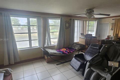 Villa ou maison à vendre à Tamarac, Floride: 2 chambres, 126.9 m2 № 1937292 - photo 9