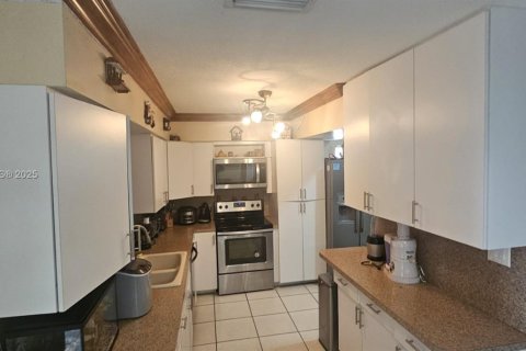 Villa ou maison à vendre à Tamarac, Floride: 2 chambres, 126.9 m2 № 1937292 - photo 10