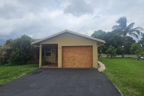 Villa ou maison à vendre à Tamarac, Floride: 2 chambres, 126.9 m2 № 1937292 - photo 2