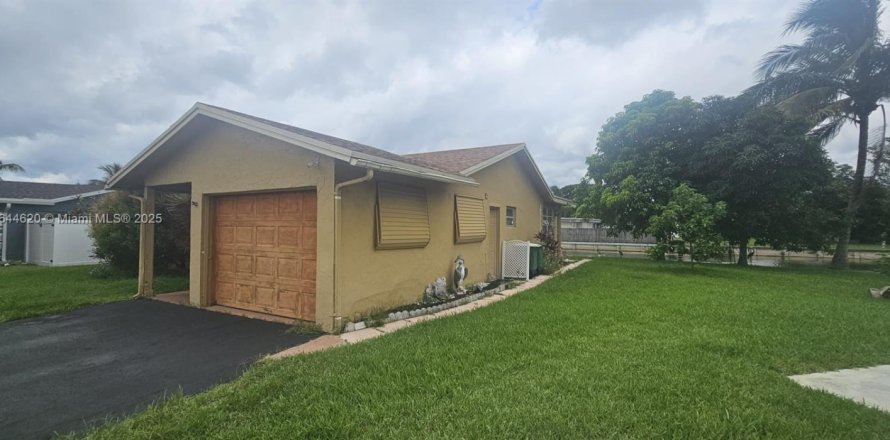 Villa ou maison à Tamarac, Floride 2 chambres, 126.9 m2 № 1937292