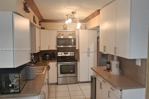 Villa ou maison à vendre à Tamarac, Floride: 2 chambres, 126.9 m2 № 1937292 - photo 12