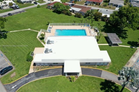 Villa ou maison à vendre à Tamarac, Floride: 2 chambres, 126.9 m2 № 1937292 - photo 22
