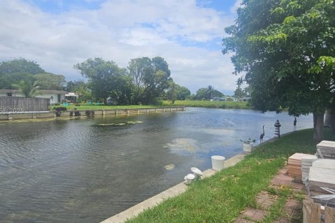 Villa ou maison à vendre à Tamarac, Floride: 2 chambres, 126.9 m2 № 1937292 - photo 5