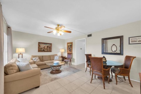 Condo in Clearwater, Florida, 1 bedroom  № 1904567 - photo 11