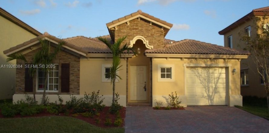 House in Cutler Bay, Florida 3 bedrooms, 162.49 sq.m. № 1985709