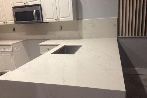 Casa en venta en Cutler Bay, Florida, 3 dormitorios, 162.49 m2 № 1985709 - foto 4