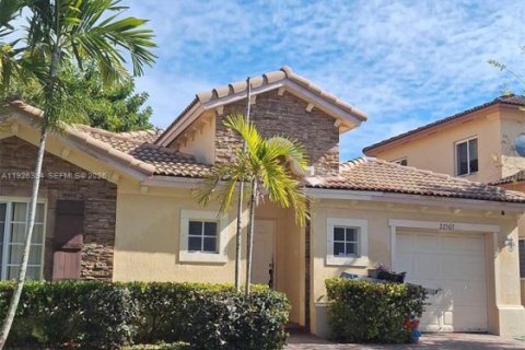 Casa en venta en Cutler Bay, Florida, 3 dormitorios, 162.49 m2 № 1985709 - foto 3