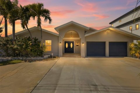 Villa ou maison à Saint Pete Beach, Floride 4 chambres, 290.51 m2 № 2106387