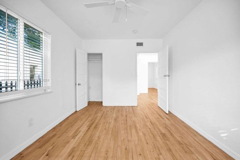 Commercial property in Miami, Florida 353.03 sq.m. № 1860587 - photo 19