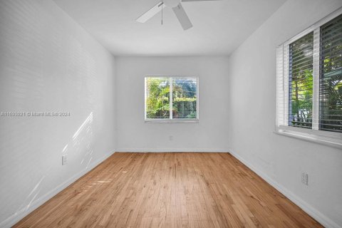 Commercial property in Miami, Florida 353.03 sq.m. № 1860587 - photo 16