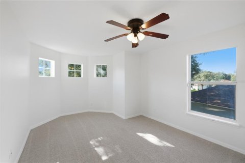 House in Sorrento, Florida 4 bedrooms, 255.76 sq.m. № 2359022 - photo 22