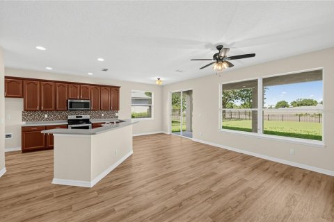 House in Sorrento, Florida 4 bedrooms, 255.76 sq.m. № 2359022 - photo 8