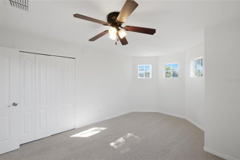 House in Sorrento, Florida 4 bedrooms, 255.76 sq.m. № 2359022 - photo 19