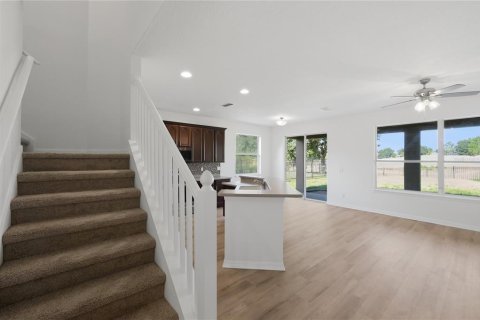 House in Sorrento, Florida 4 bedrooms, 255.76 sq.m. № 2359022 - photo 4