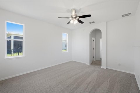 House in Sorrento, Florida 4 bedrooms, 255.76 sq.m. № 2359022 - photo 21