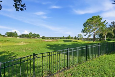 House in Sorrento, Florida 4 bedrooms, 255.76 sq.m. № 2359022 - photo 24