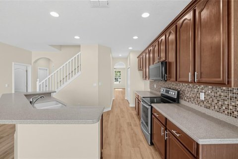 House in Sorrento, Florida 4 bedrooms, 255.76 sq.m. № 2359022 - photo 9