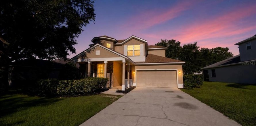 House in Sorrento, Florida 4 bedrooms, 255.76 sq.m. № 2359022