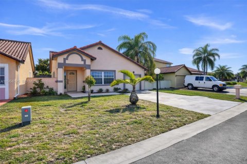 Casa en venta en Miami Gardens, Florida, 3 dormitorios, 134.15 m2 № 2025695 - foto 2