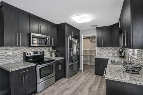 Casa en venta en Miami Gardens, Florida, 3 dormitorios, 134.15 m2 № 2025695 - foto 6