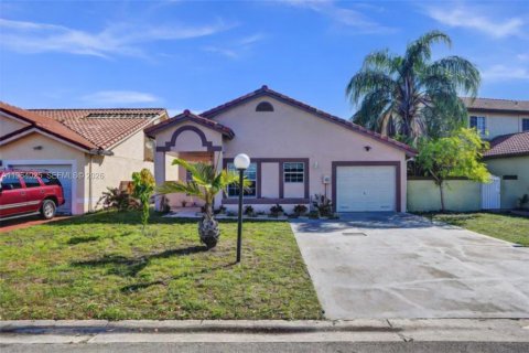 Casa en venta en Miami Gardens, Florida, 3 dormitorios, 134.15 m2 № 2025695 - foto 3