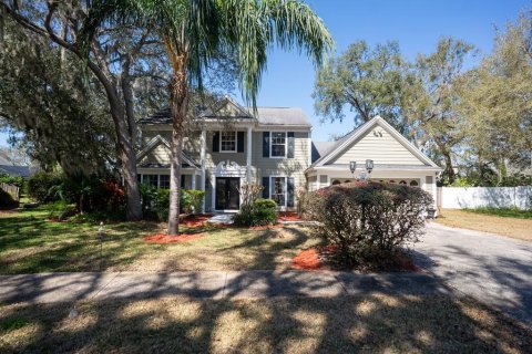House in Apopka, Florida 5 bedrooms, 258.45 sq.m. № 1515675 - photo 1