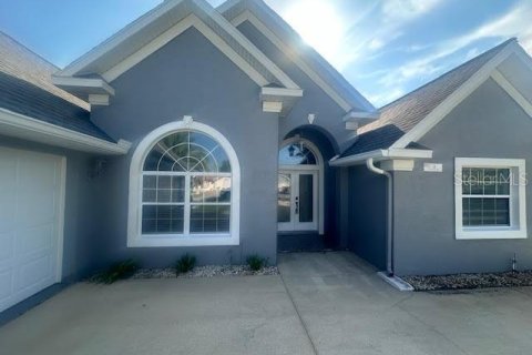 House in Palm Coast, Florida 3 bedrooms, 159.88 sq.m. № 1883067 - photo 1