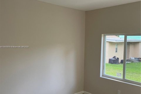 Commercial property in Miami, Florida 194.26 sq.m. № 1830262 - photo 5