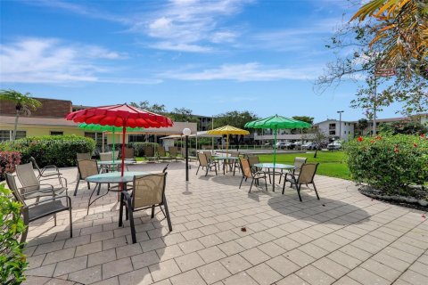 Condo in Miami, Florida, 1 bedroom  № 1698228 - photo 30