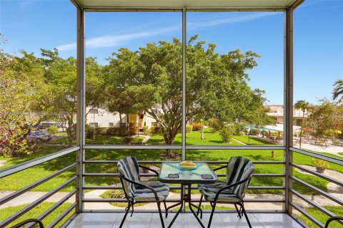 Condo in Miami, Florida, 1 bedroom  № 1698228 - photo 23