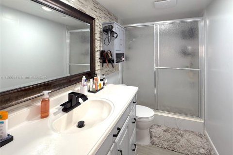 Condo in Lauderhill, Florida, 2 bedrooms  № 1951506 - photo 5