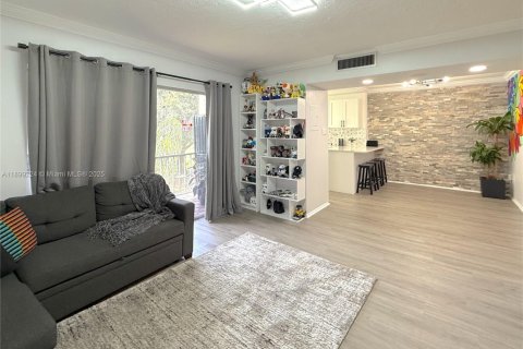 Condo in Lauderhill, Florida, 2 bedrooms  № 1951506 - photo 21