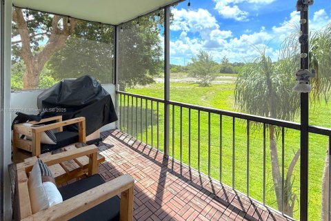 Condo in Lauderhill, Florida, 2 bedrooms  № 1951506 - photo 23