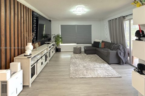 Condo in Lauderhill, Florida, 2 bedrooms  № 1951506 - photo 18