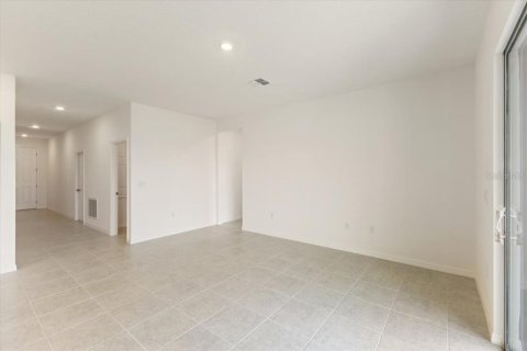 House in Fruitland Park, Florida 3 bedrooms, 154.4 sq.m. № 1780607 - photo 10