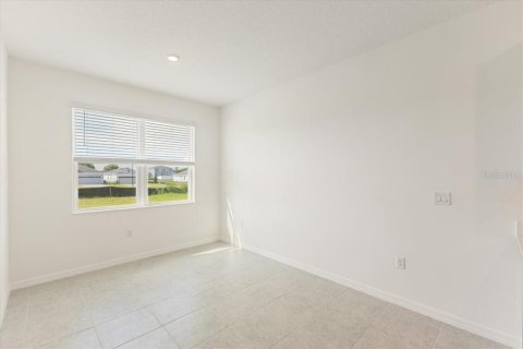 House in Fruitland Park, Florida 3 bedrooms, 154.4 sq.m. № 1780607 - photo 13