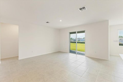 House in Fruitland Park, Florida 3 bedrooms, 154.4 sq.m. № 1780607 - photo 14