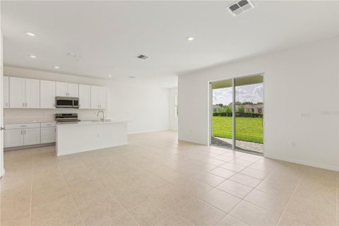 House in Fruitland Park, Florida 3 bedrooms, 154.4 sq.m. № 1780607 - photo 7