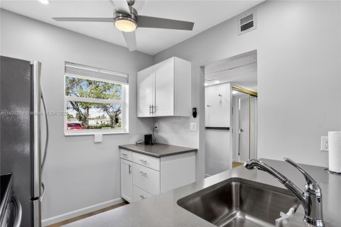 Condominio en venta en Lauderdale Lakes, Florida, 1 dormitorio, 63.55 m2 № 1945640 - foto 14