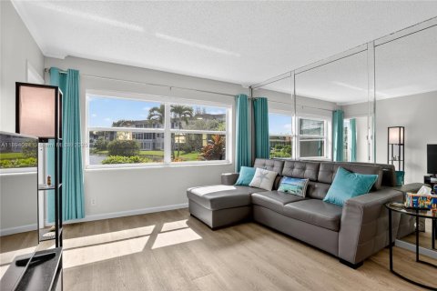 Condominio en venta en Lauderdale Lakes, Florida, 1 dormitorio, 63.55 m2 № 1945640 - foto 1
