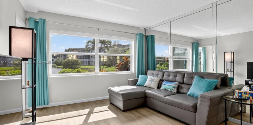 Condominio en Lauderdale Lakes, Florida, 1 dormitorio № 1945640