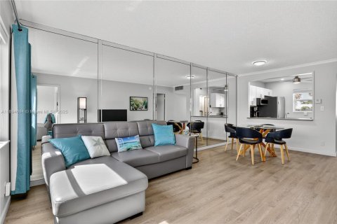 Condominio en venta en Lauderdale Lakes, Florida, 1 dormitorio, 63.55 m2 № 1945640 - foto 5