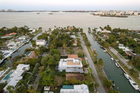 House in Miami, Florida 5 bedrooms № 2186345 - photo 6