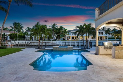 House in Boca Raton, Florida 5 bedrooms, 672.05 sq.m. № 724664 - photo 1