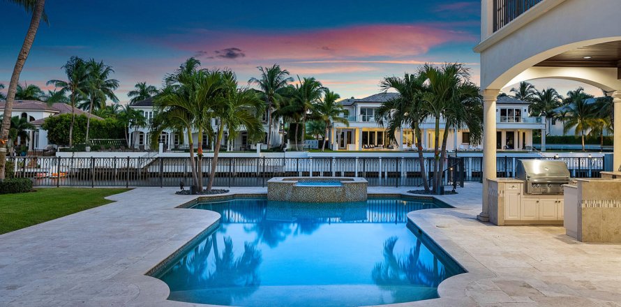House in Boca Raton, Florida 5 bedrooms, 672.05 sq.m. № 724664