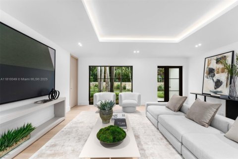 House in Miami, Florida 6 bedrooms, 471.66 sq.m. № 1755719 - photo 22