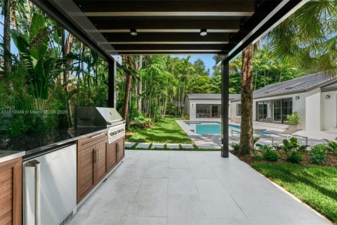 House in Miami, Florida 6 bedrooms, 471.66 sq.m. № 1755719 - photo 19