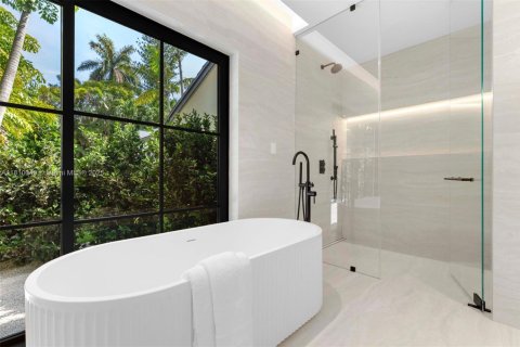 House in Miami, Florida 6 bedrooms, 471.66 sq.m. № 1755719 - photo 8